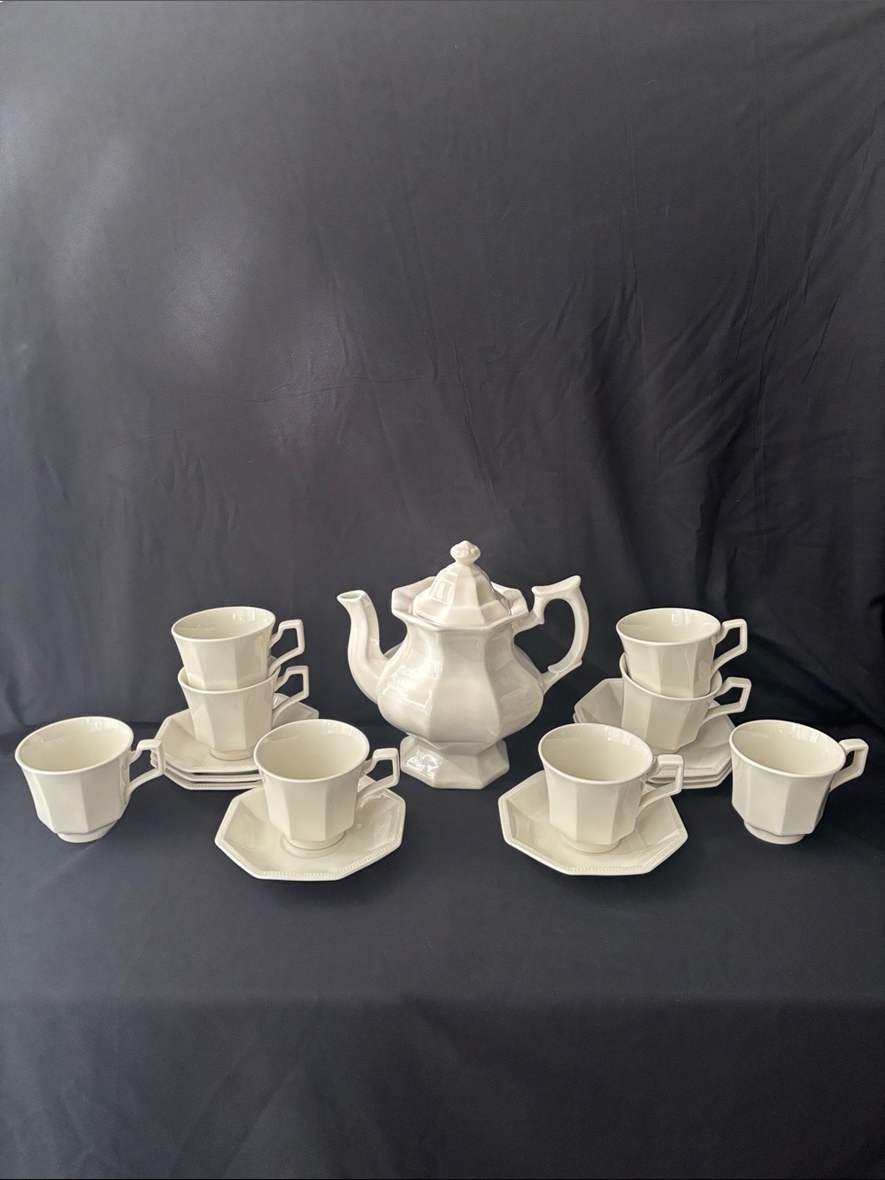 Vintage Johnson Brothers Heritage White Teapot & 8 Cup Saucer Set Ironstone